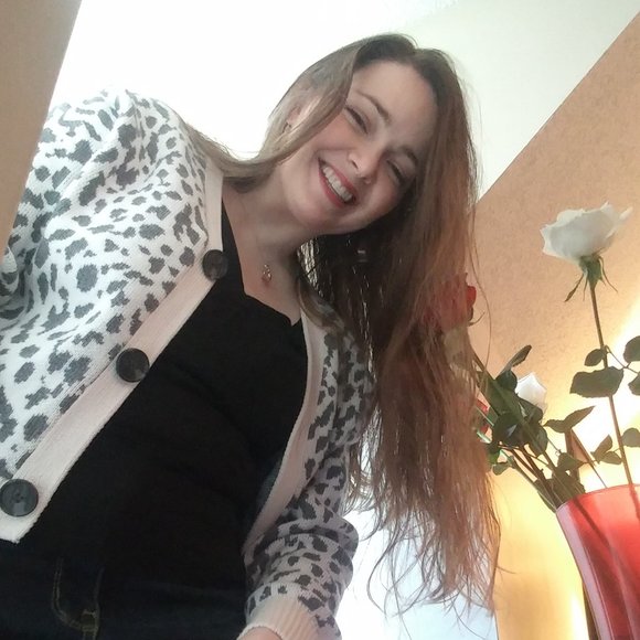 Meet your Posher, Jessica - Picture 3 of 3